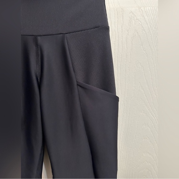 ALO Yoga Black Leggings xxs - Picture 4 of 4